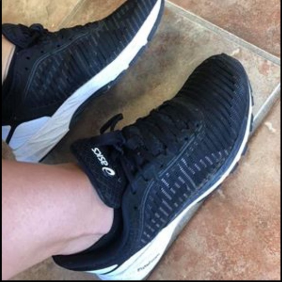 Asics Women running shoes - Picture 1 of 3